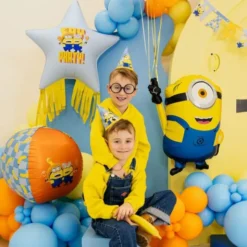 Minions Folieballong Stjärna med Fransar 72 cm