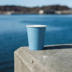 Pappersmuggar Vågor 23 cl 25-pack